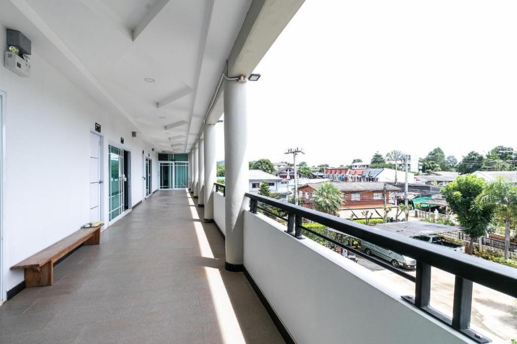 Oyo 75305 T Park Pak Chong Hotel Му Си Екстериор снимка