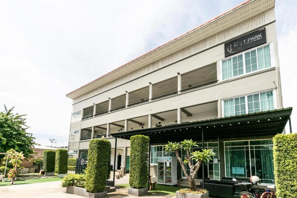 Oyo 75305 T Park Pak Chong Hotel Му Си Екстериор снимка