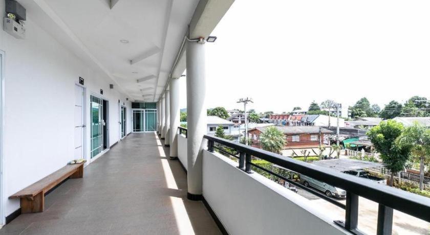Oyo 75305 T Park Pak Chong Hotel Му Си Екстериор снимка